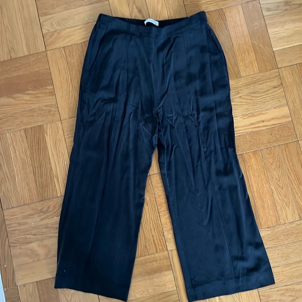 Equipment 100% Silk Navy/Gray Pull-On Cropped Pants. Size XS. Great condition!
